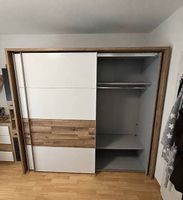 Kleiderschrank