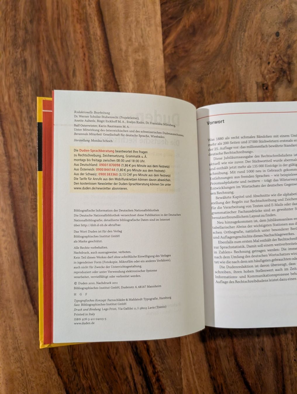 Livres: Duden - Die deutsche Rechtschreibung – D'occasion à Otelfingen par ALuechinger 2