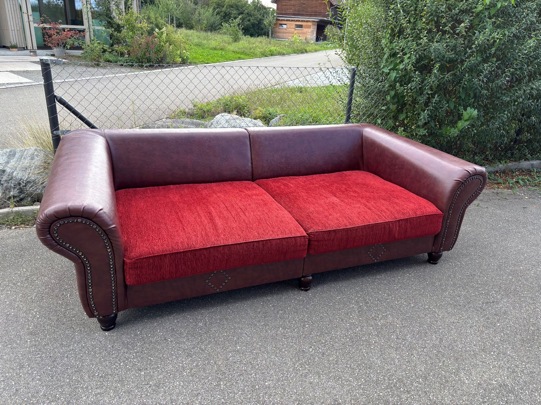 Divani: Super bequemes Kunstleder Sofa, Couch, Vintage, Retro – Usato da Alten venduto da AuntiesAtticFinds