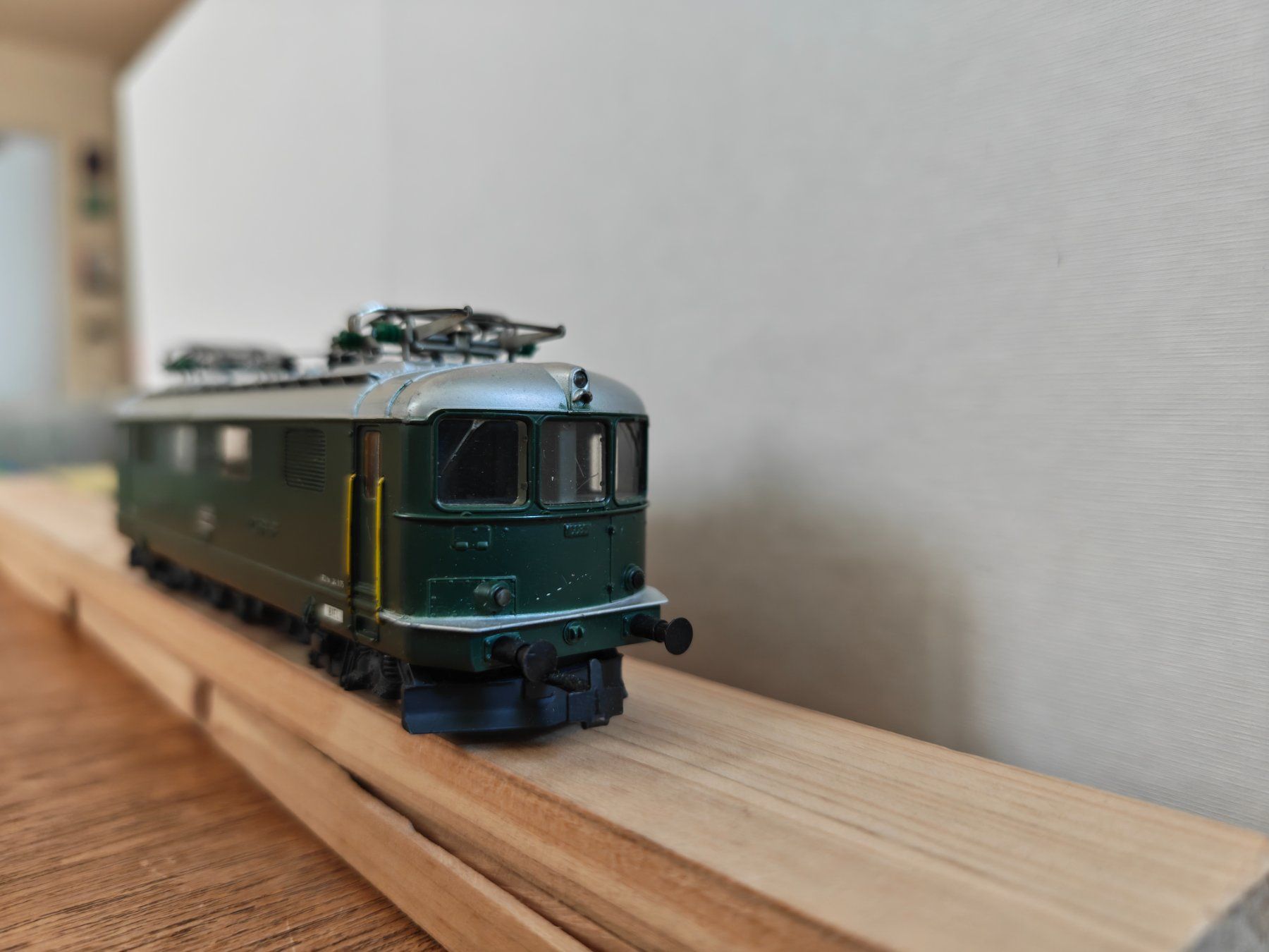 Hag Modelleisenbahnen: Hag 221 Re 4/4 I, analog – Gebraucht aus Bern von JGBahn 2