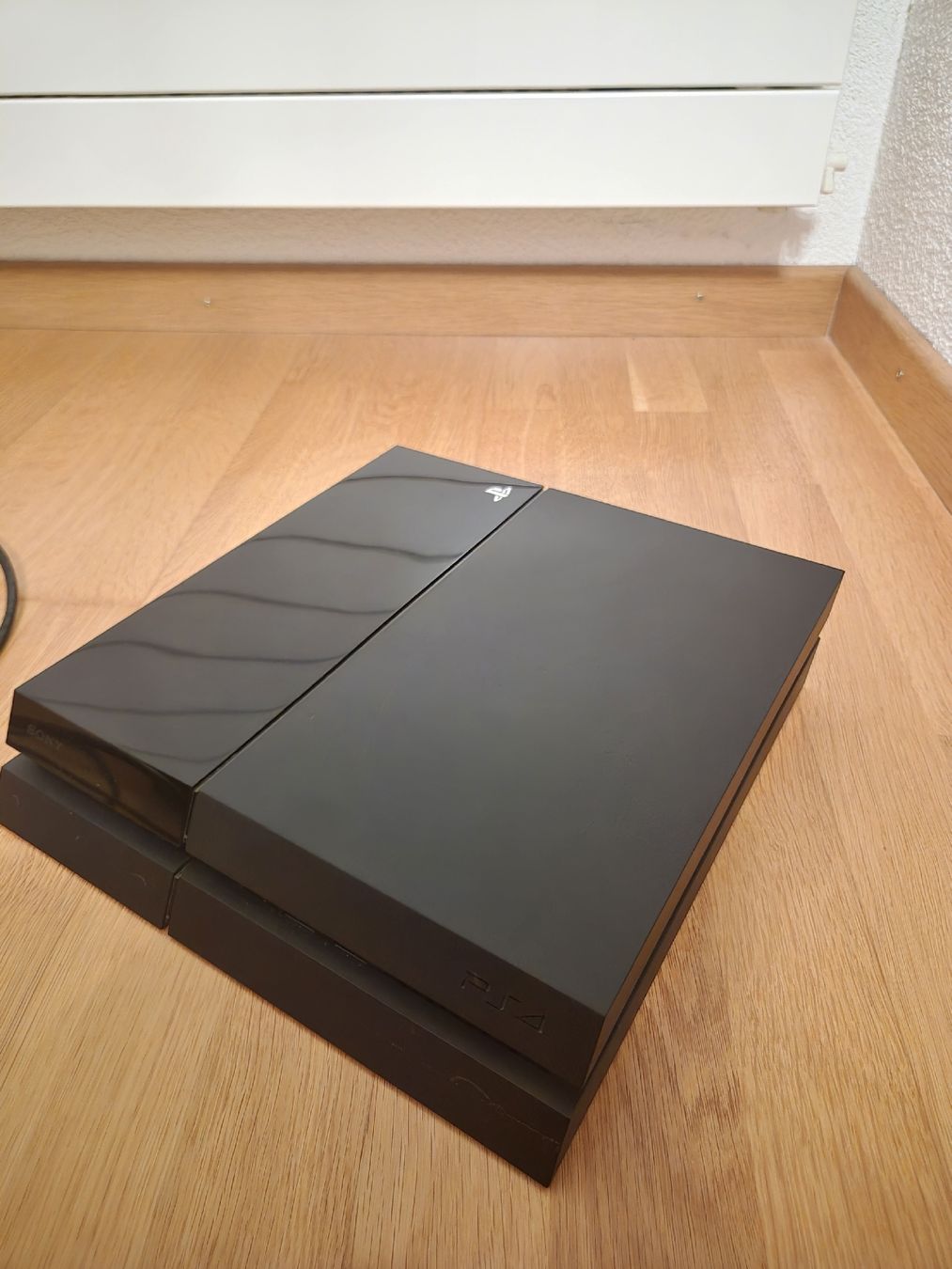 Sony Console: Playstation 4 mit 2 Controller und 3 Spiele  – Usato da Rothrist venduto da ner_27ct 3