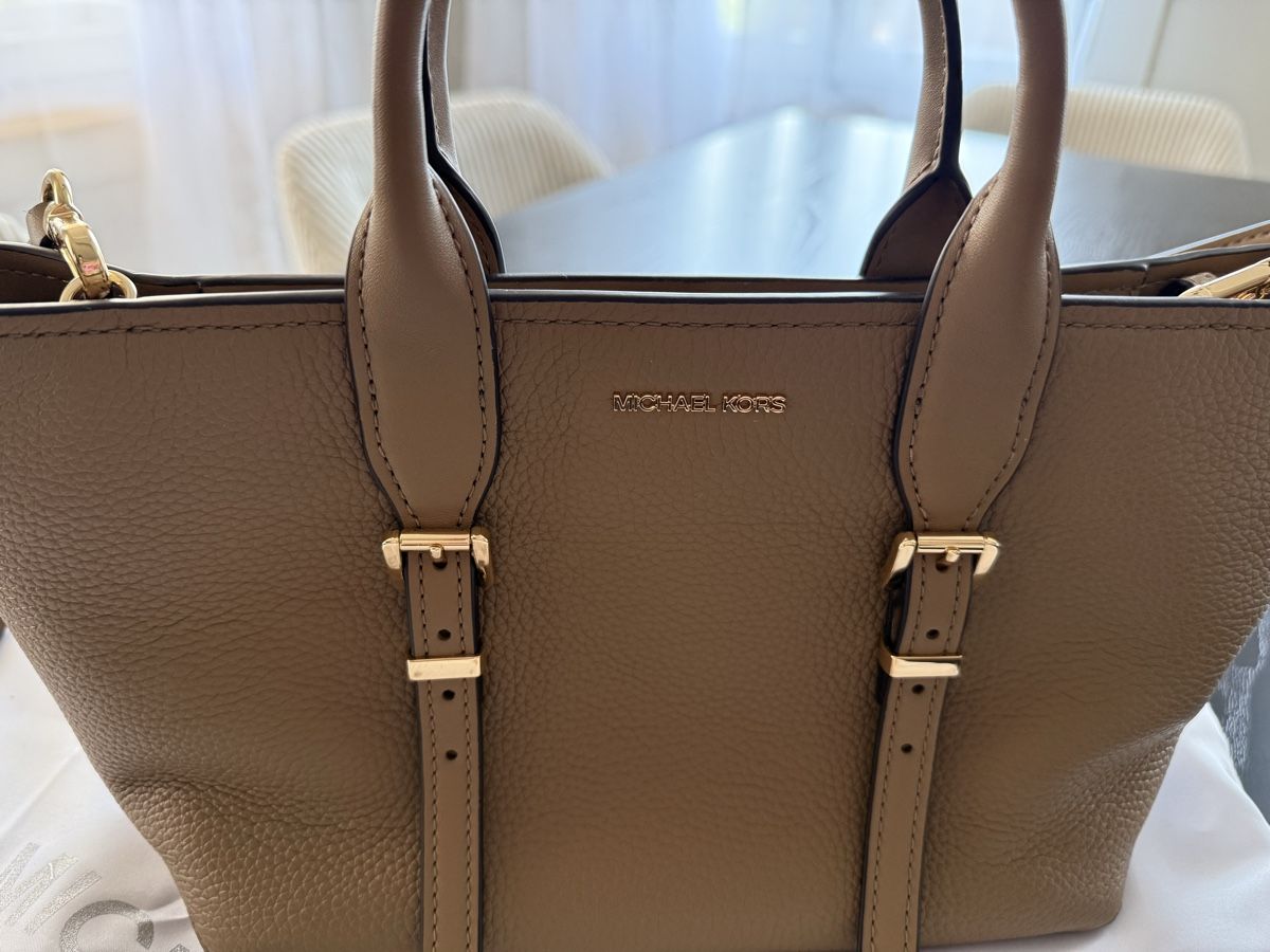 Michael Kors Sacs femmes: Michael Kors Tasche – Neuf avec emballage d'origine à Kirchdorf BE par jsa_g 2
