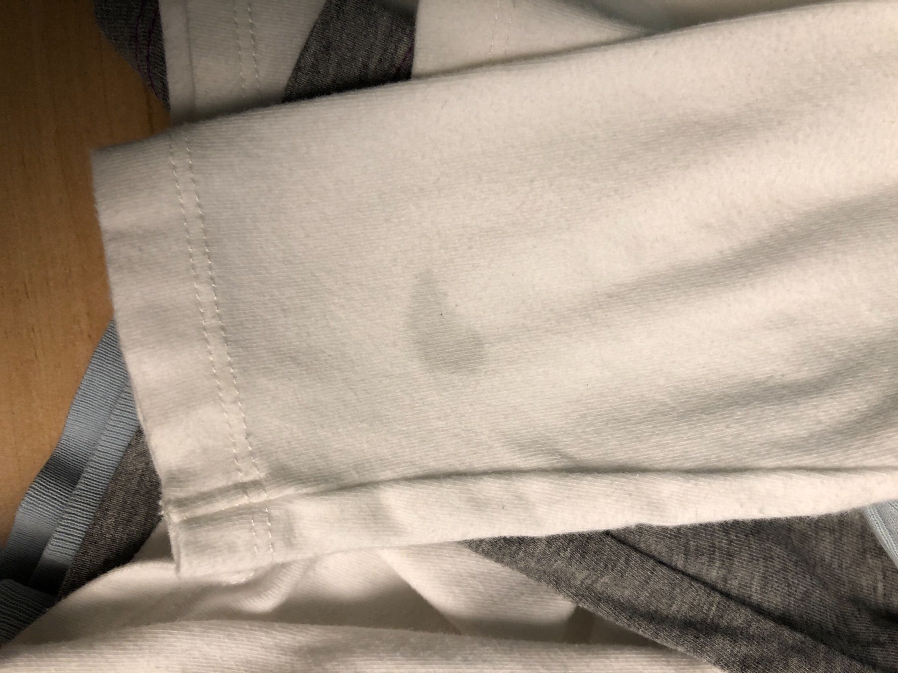 Esprit Maglioni & Felpe: 3 süsse Esprit Shirts Gr.104 – Usato da Obergerlafingen venduto da cabo4 4