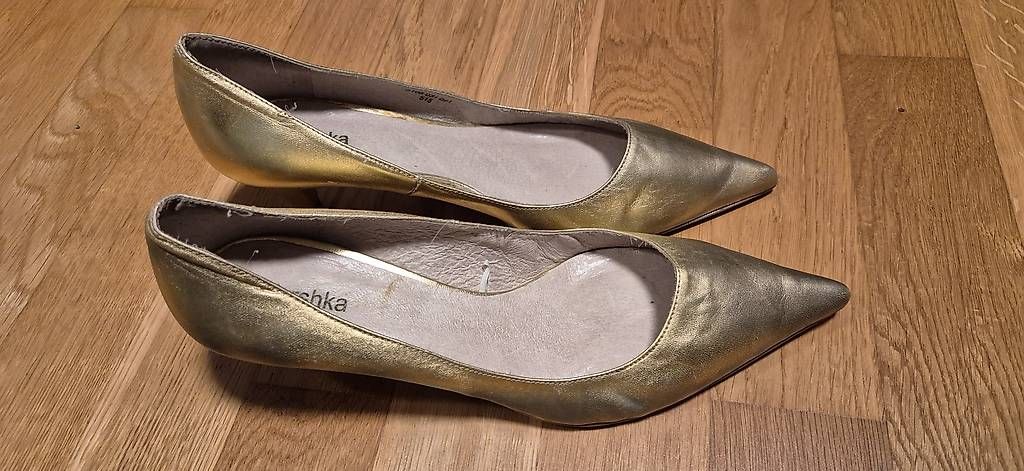 Scarpe da donna: Pumps, golden, Bershka – Usato da Zuerich venduto da Manu_bu