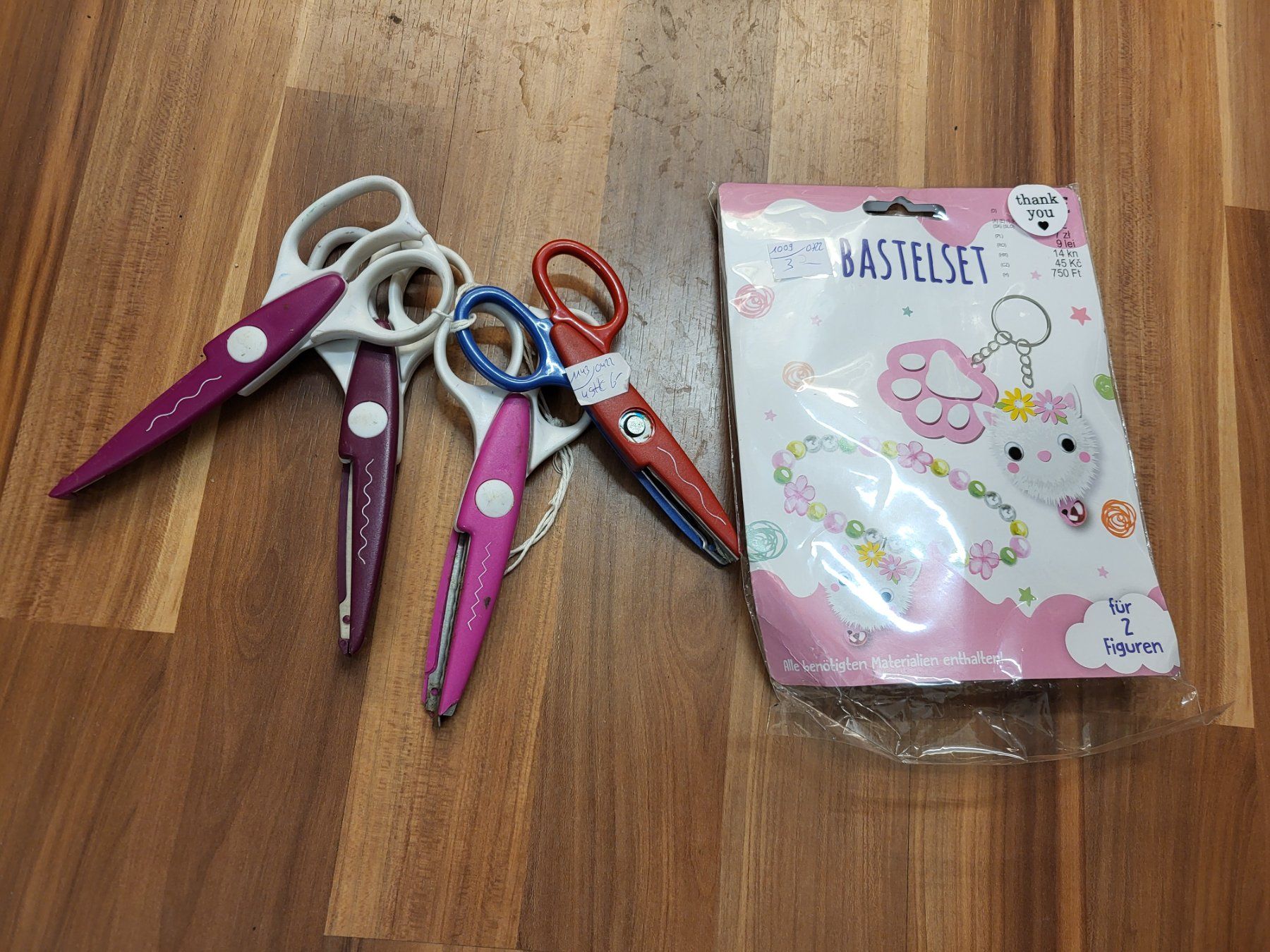 Kit bricolage: Bastelpaket mit Scheren Stempel und Motivstanzer B1 – Usato da Schwarzenburg venduto da Sunny0290
