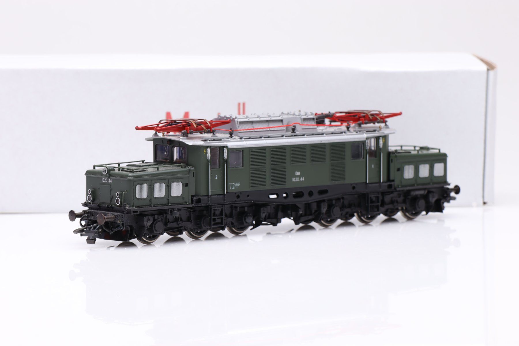Roco Modellini di ferrovie: Roco ÖBB 1020.44 E-Lok Krokodil, DC, HO – Usato da Ried (Muotathal) venduto da Modellbahn.swiss