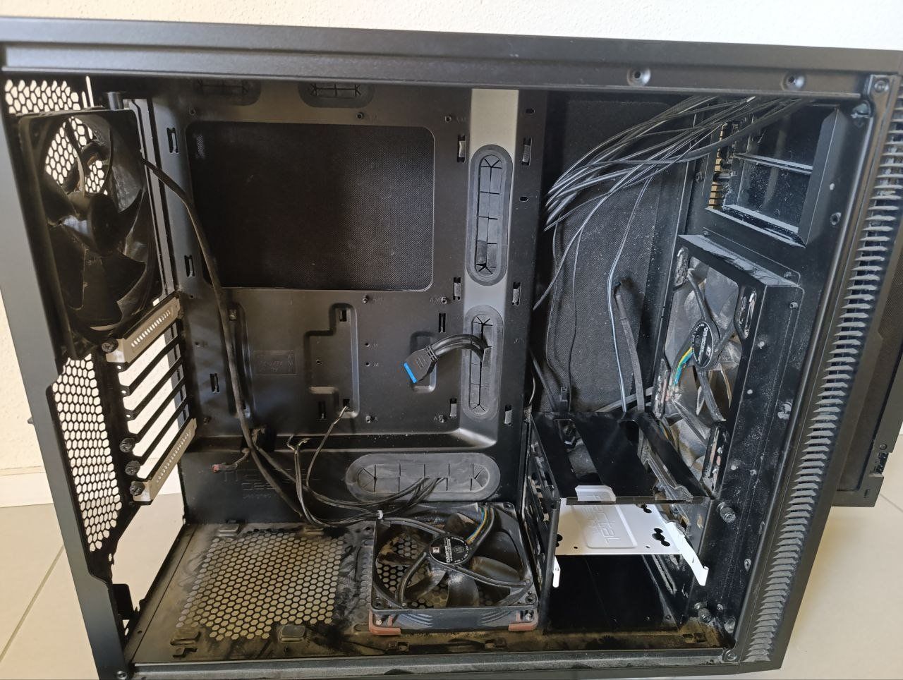 Fractal Custodie: Fractal PC case + Noctua Lüfter – Usato da Zug venduto da sushilonga 2