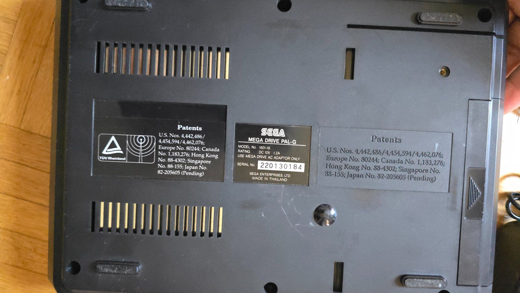 Sega Console: SEGA Mega Drive Konsole mit Sonic – 2 Controller – – Usato da Wallisellen venduto da theblacksheep 4