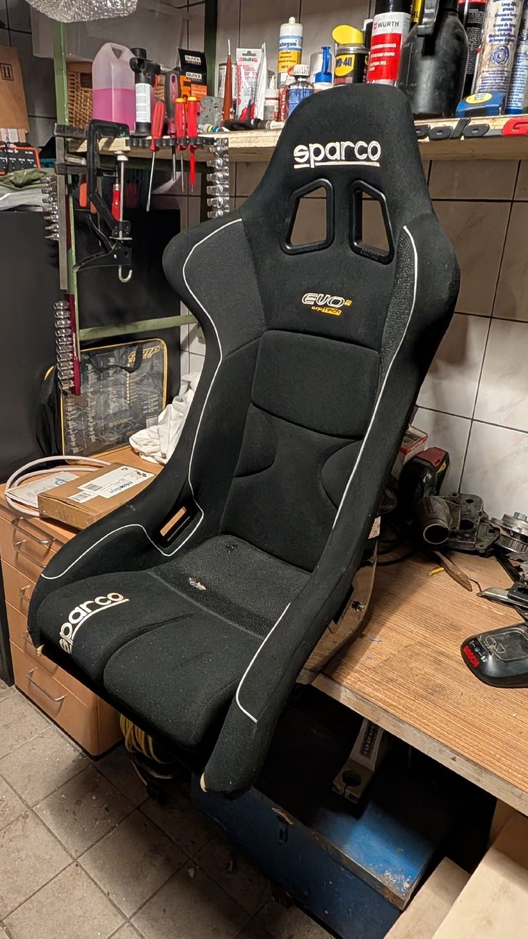 VW Tutti pezzi di ricambio auto: Sparco Evo Plus Schalensitz – Usato da Guttet-Feschel venduto da Misterblue 5