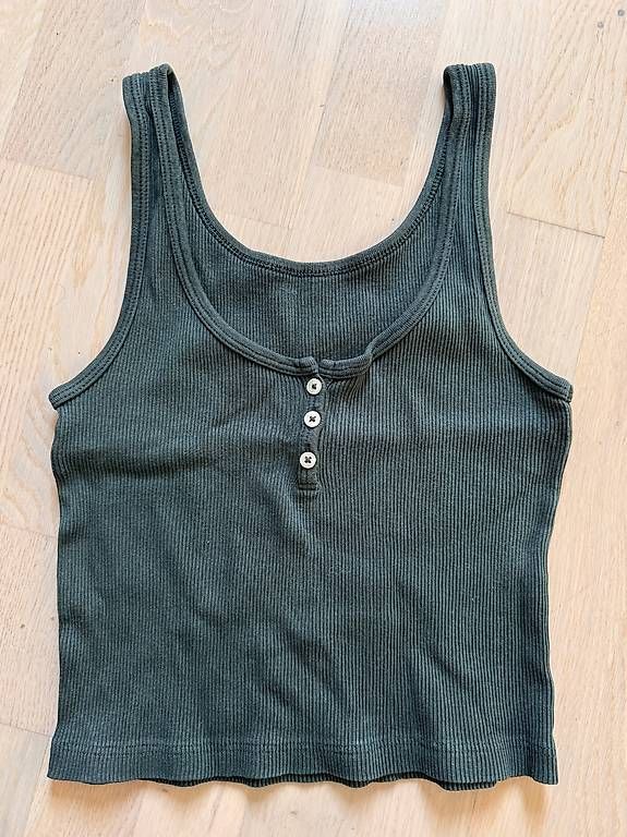 Brandy Melville Camicette, T-shirt & Top: Dunkelgrünes Brandy Melville Top – Usato da Arlesheim venduto da dan_vv9f