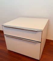2 Nachttische, je CHF 40 zu verkaufen