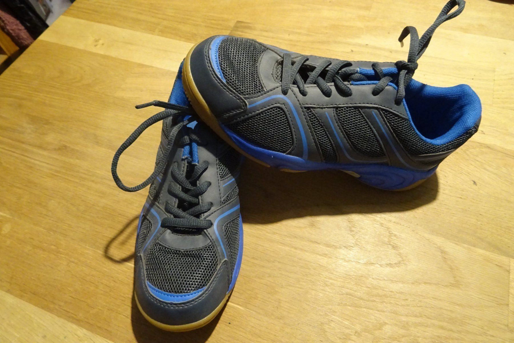 Chaussures garçon: Sneakers / Turnschuhe Gr. 37 – Neuf (Voir description) à Urtenen-Schönbühl par Chaeppeler