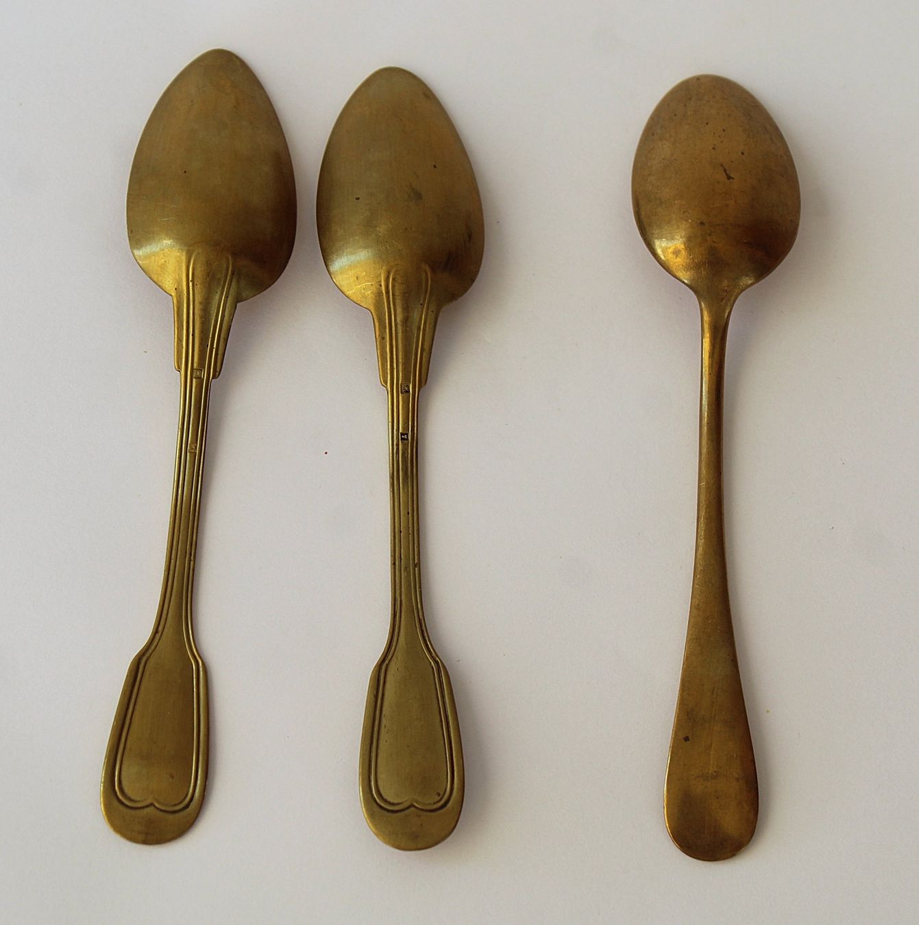 Löffel: 3 antike goldfarbene Kaffee- oder Tee-Löffel punziert – Gebraucht aus Zürich von Auctionata 1