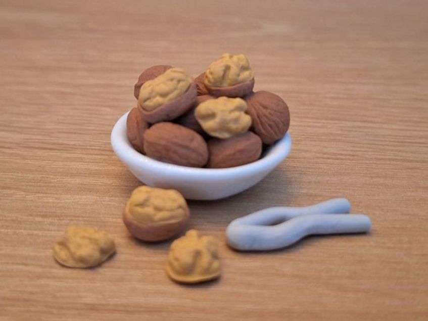 Puppenhäuser & -möbel: Handmade Baumnuss Schale mit Nussknacker – Neu (gemäss Beschreibung) aus Zürich von HandmadeTinyFood 1