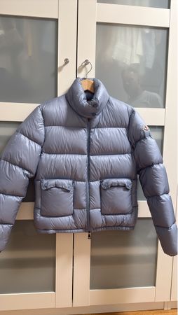 Moncler Daunenjacke hellblau neuwertiger Zustand