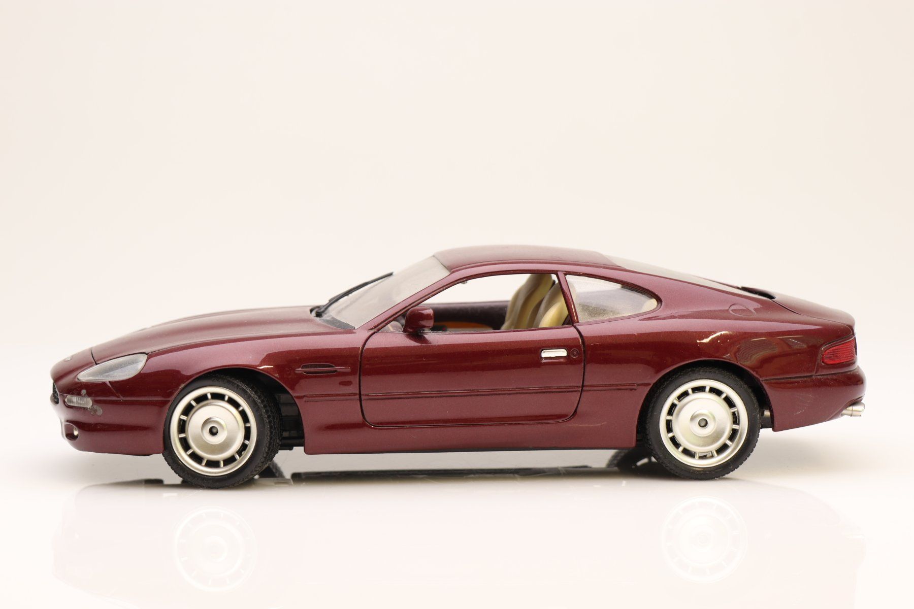 Aston Martin Modellini d'auto: GuiToy Aston Martin DB 7 Modellauto – Usato da Ried (Muotathal) venduto da Modellbahn.swiss 2