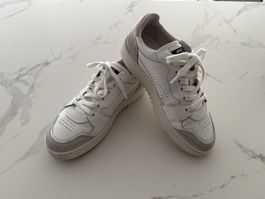 White Axel Arigato Sneakers Size 38 EU