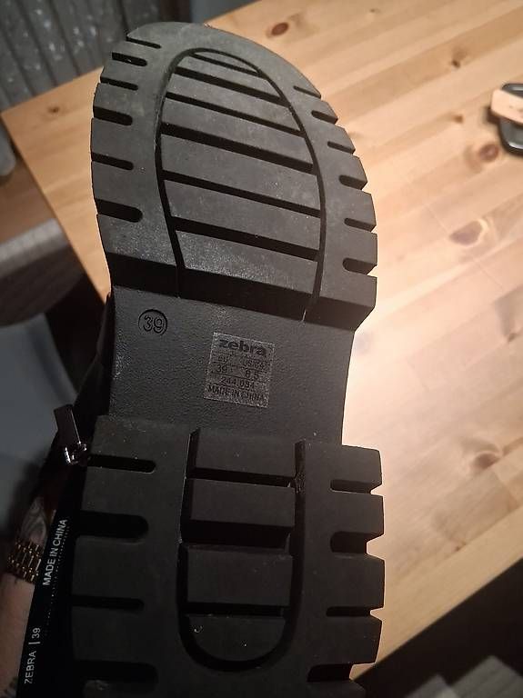 Damenschuhe: Stiefel – Neu und originalverpackt aus Möhlin von shq_9yb5