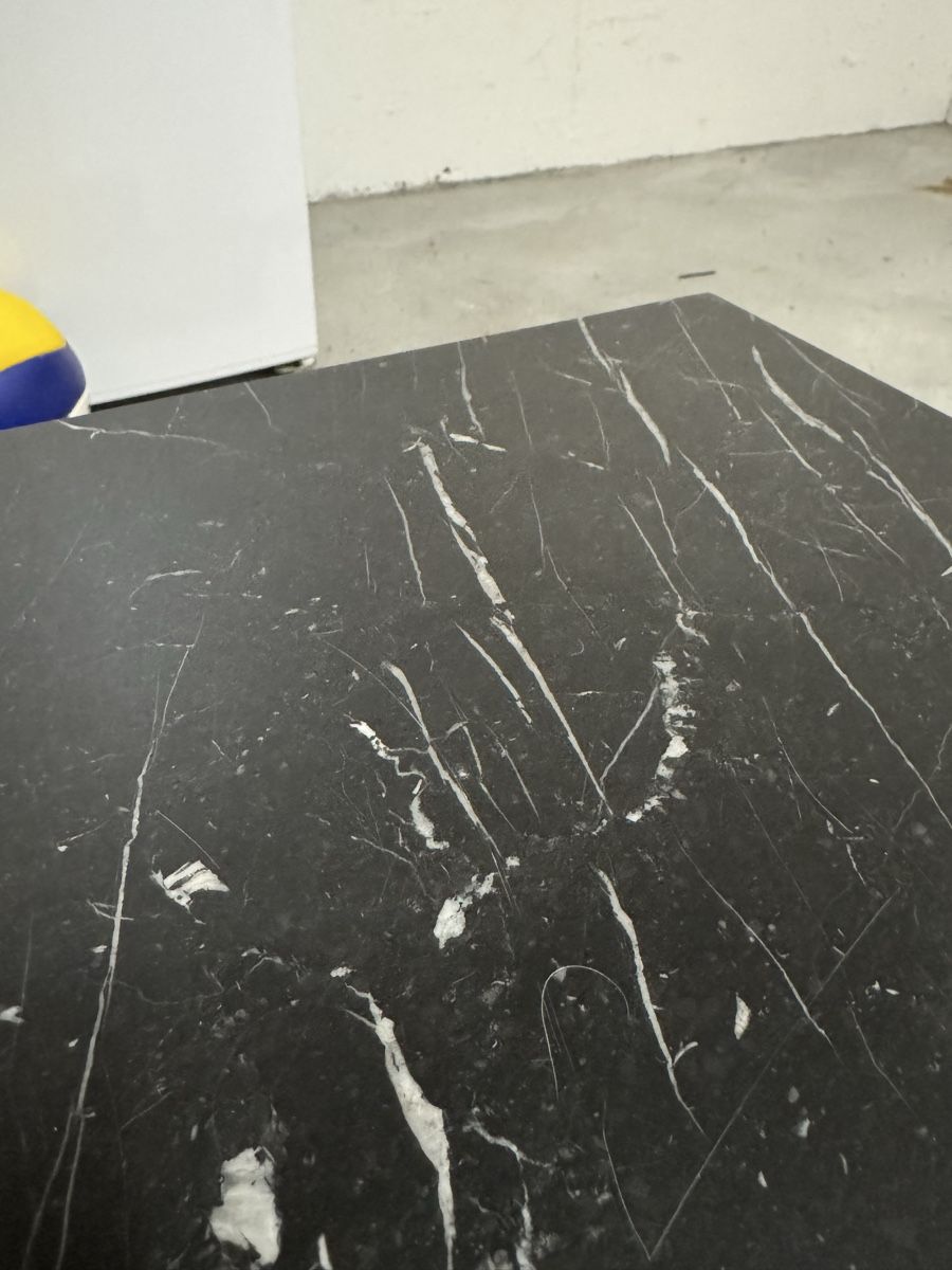 Tavoli: Moderner Couchtisch aus schwarzem Kunstmarmor. – Usato da Pfäffikon ZH venduto da dam_2wvg 5