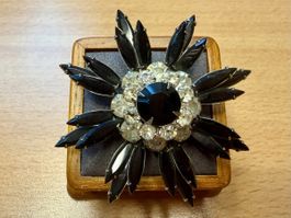 Vintage-Brosche mit schwarzen und transparenten Kristallen