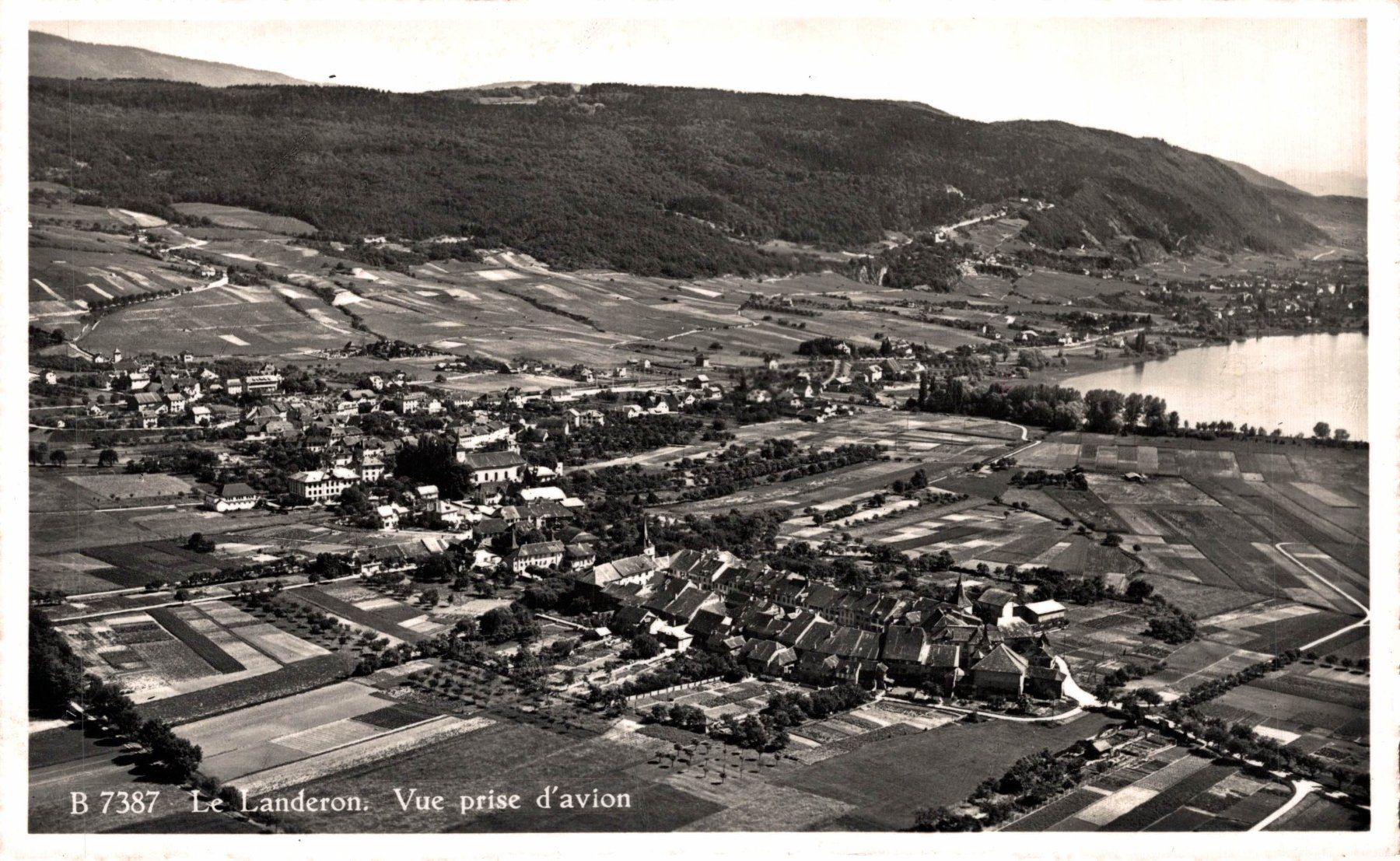 Cartes postales: Le Landeron. Vue prise d'avion – D'occasion à Bronschhofen par Astore