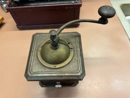 Kaffeemühle Metall mit Kurbel gebraucht guter Zustand