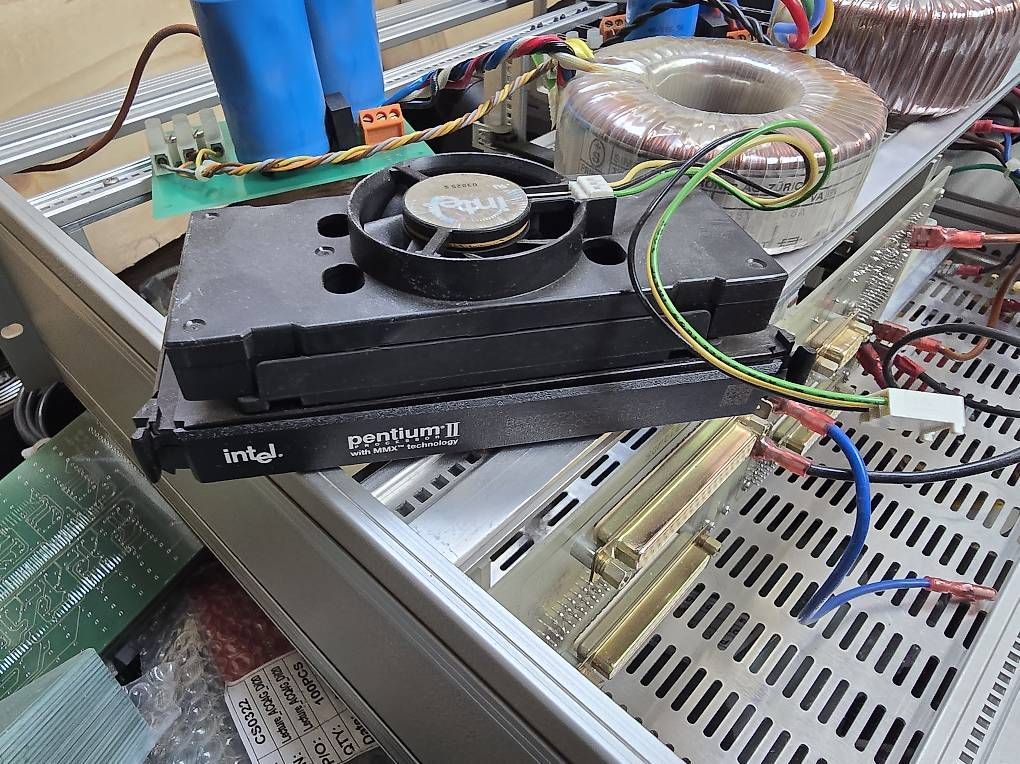Elektronikbauteile: Transformateurs, composants électroniques à donner – Gebraucht aus Lutry von Matteo022