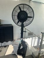 Ventilateur/brumisateur avec réservoir et base sur roulettes