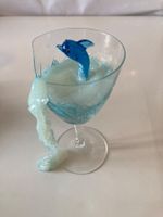 Tolle Deko Kleiner Delfin im Glas mit Wasserfall