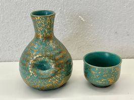 Japanisches Sake-Set mit Flasche und Bechern