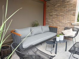 Gartensofa grau FSC Holz neuwertig 3-plätzig