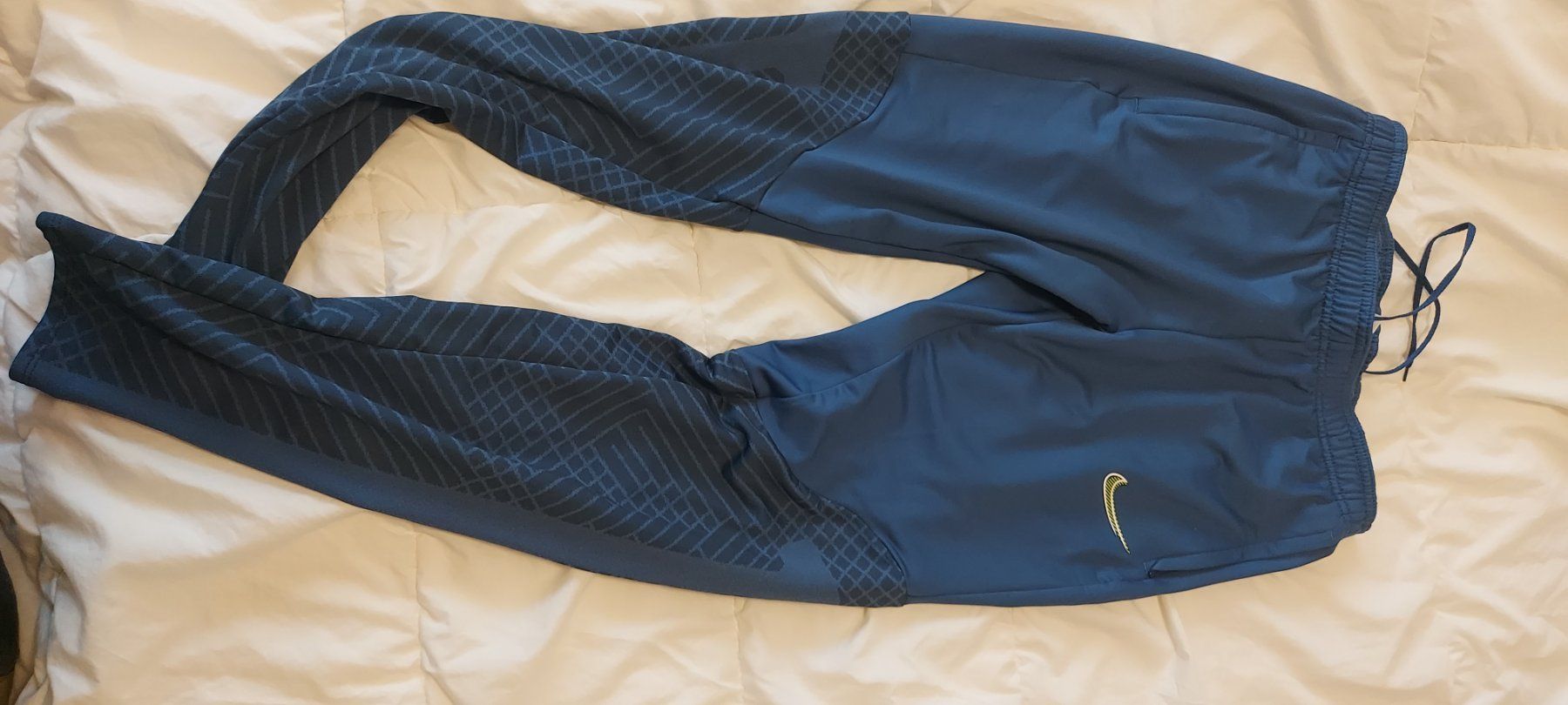 Nike Pantaloni: Nike bas survêtement neuf – Usato da Estavayer-Le-Lac venduto da zazadavidson 5