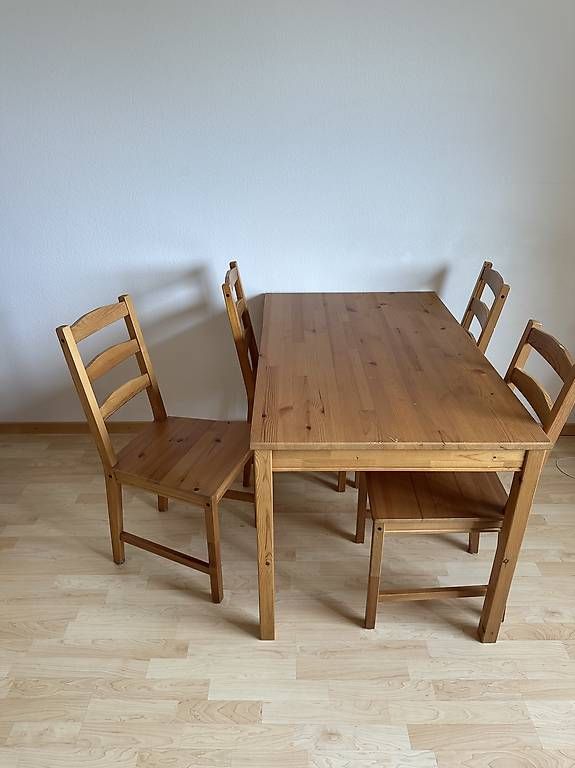 Set di tavolo e panche: Rustikales Set Tisch und Stühle – Usato da Strengelbach venduto da nathhasl