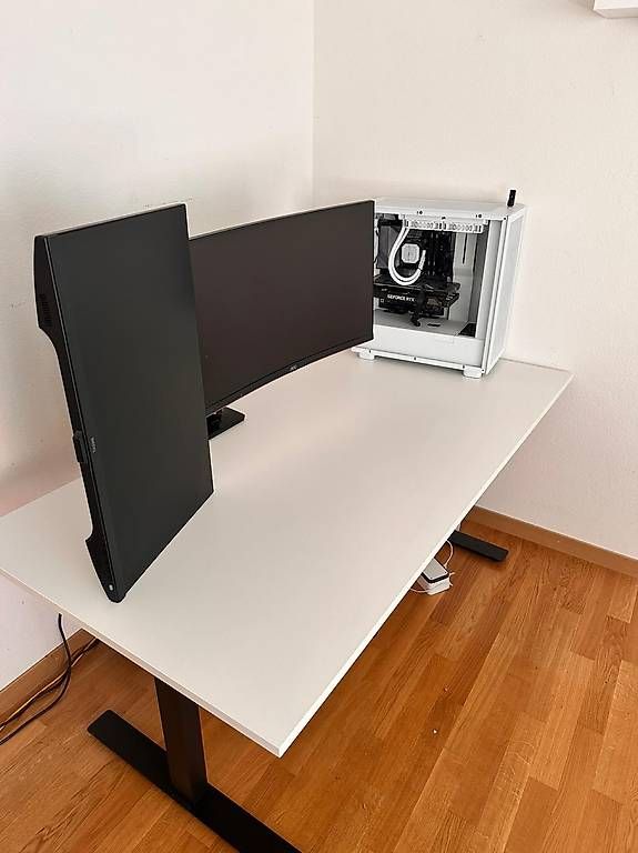 Schreibtische: Bürotisch – Gebraucht aus St. Gallen von Elgreeco