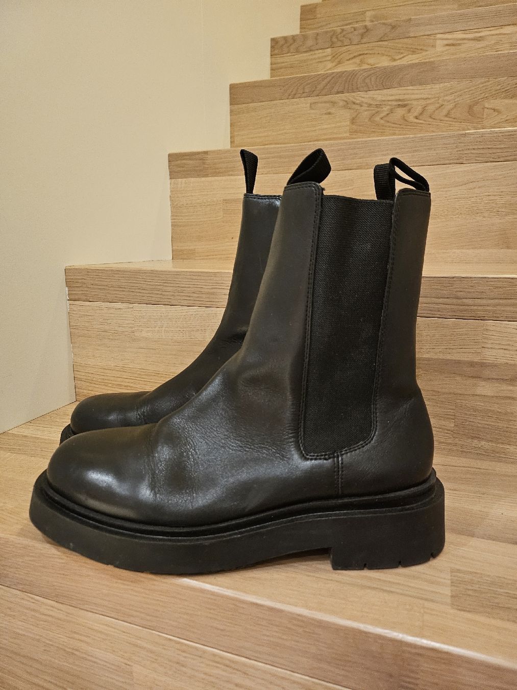 H&M Damenschuhe: Schwarze Chunky Boots von H&M echtleder gr.42 – Gebraucht aus Allschwil von na.wi.90