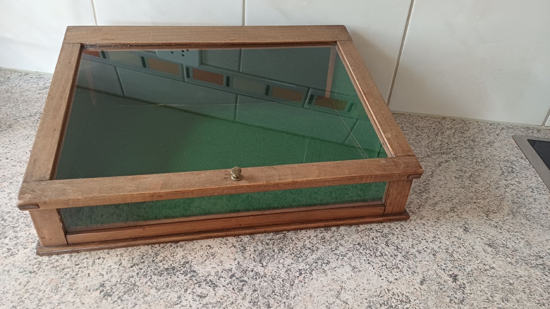 Vetrine: kleine Schräg Vitrine  – Usato da Flawil venduto da Naphtali 8