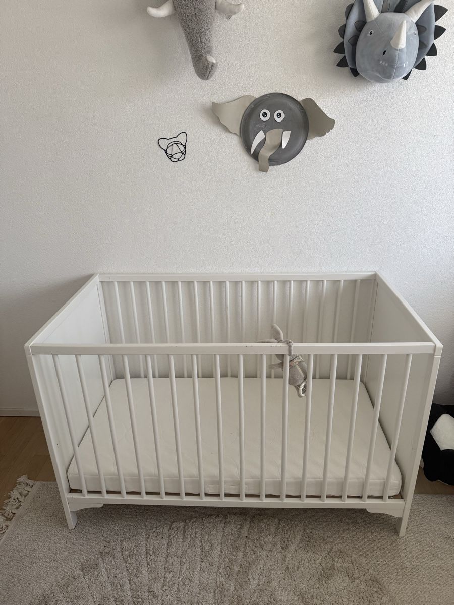 Betten: Lit de bébé blanc – Gebraucht aus Ropraz von bawiwi