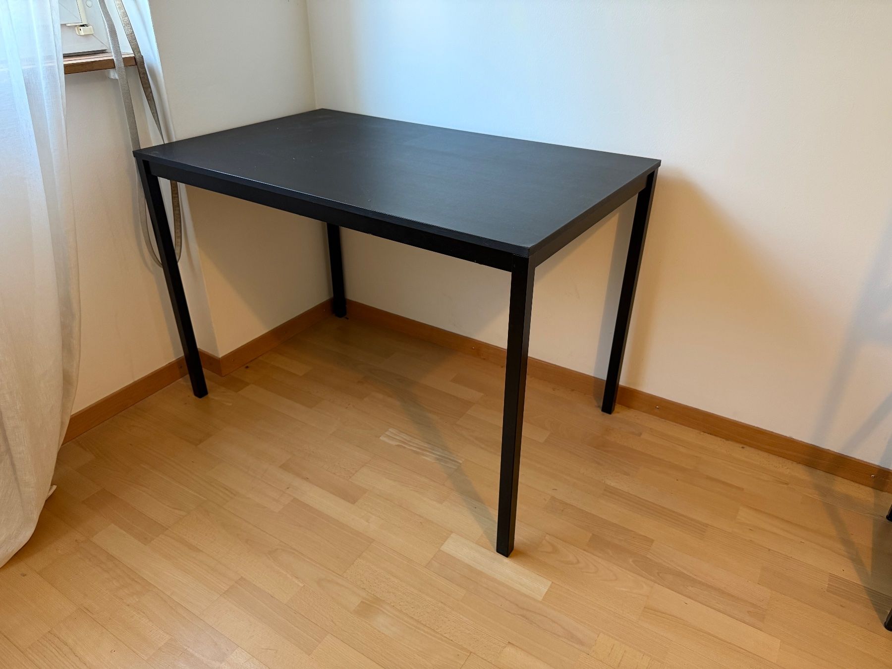 Ikea Scrivanie: Schreibtisch Ikea SANDSBERG – Usato da Zürich venduto da moebelfuchs