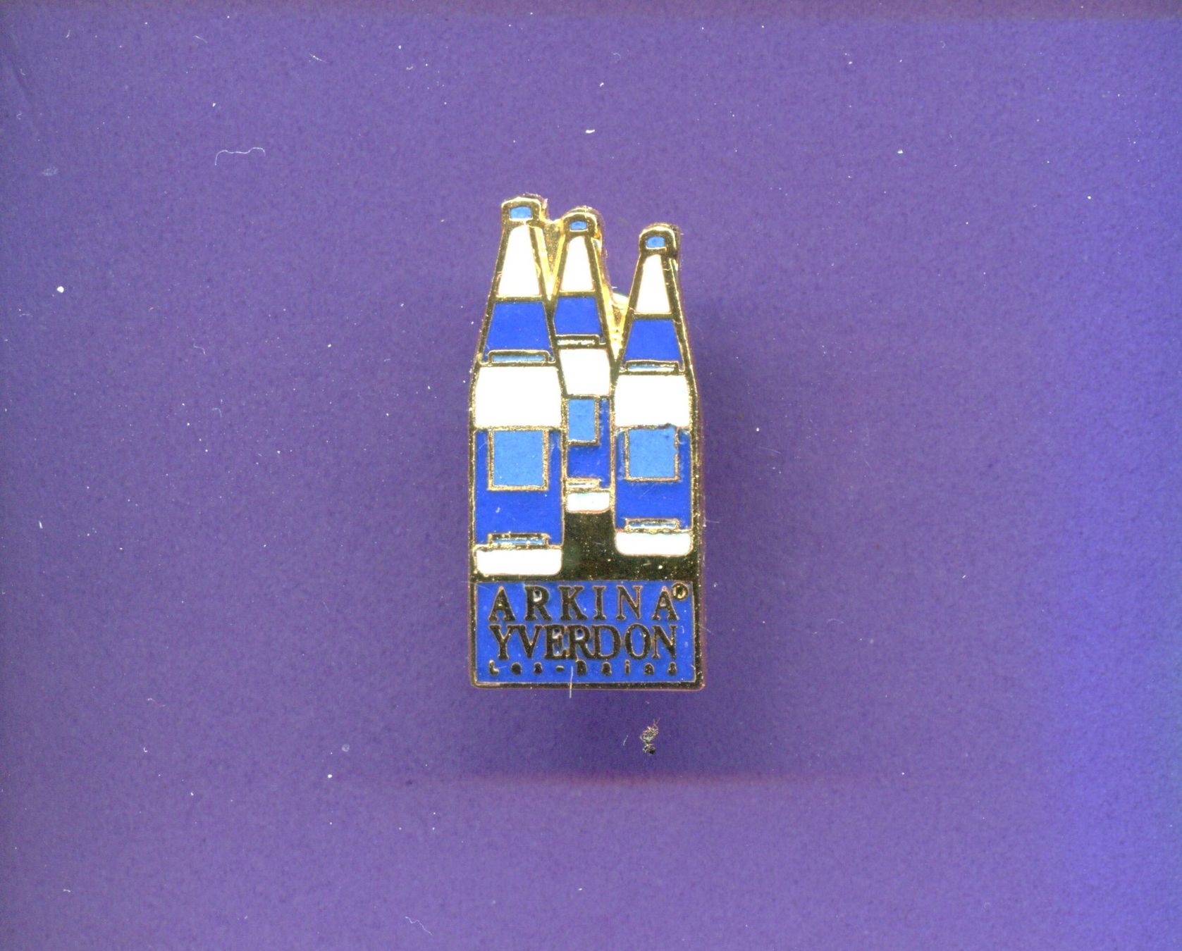 Placchette & Badge: Mondo-Serie  ARKINA  YVERDON – Usato da Winterthur venduto da Sammleroase