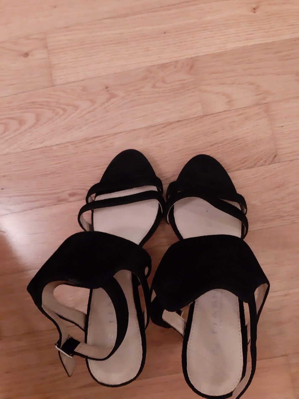 Nafnaf Damenschuhe: Naf Naf Sandale mit Absatz Gr. 37 – Neu (gemäss Beschreibung) aus Glattpark(Opfikon) von Anastasiad 4