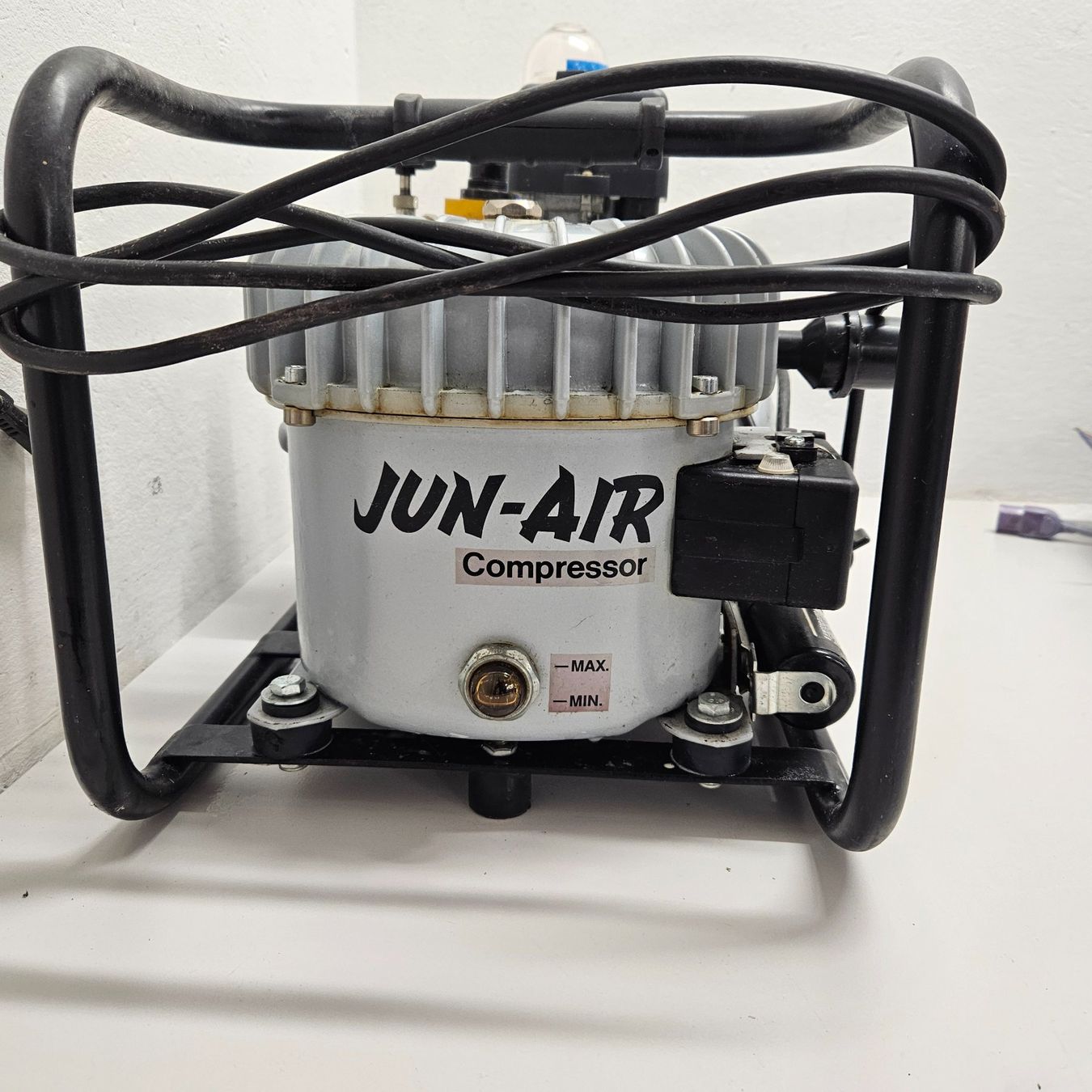Jun-Air Compressori: Jun-Air Model 6 Kompressor – Usato da Niederdorf venduto da LeptonAG 4