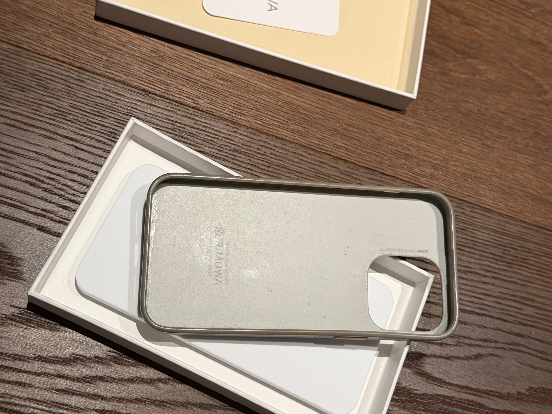 Apple Cover & Protezioni schermo: Rimowa iPhone 14 Pro Max Hülle – Usato da Münchenbuchsee venduto da arouse.swiss 2
