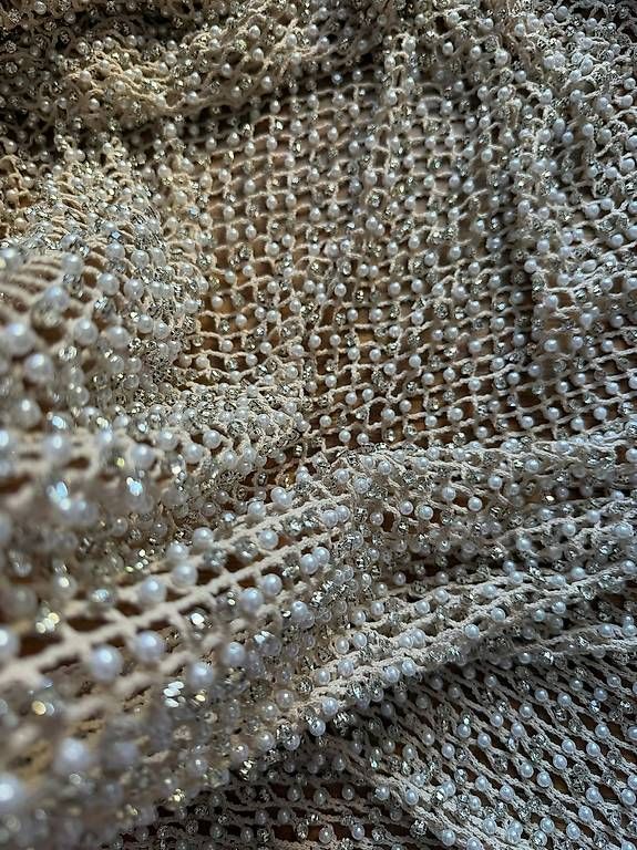 Toutes les décorations: Handbestickter Tüll mit Perlen & Strass – D'occasion à Zürich par malkreide 1