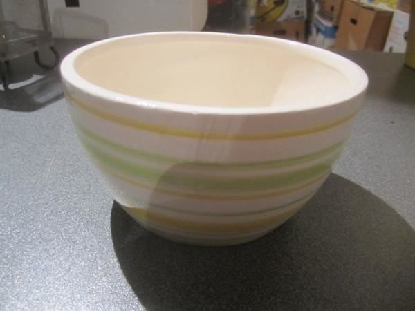 Pots de fleurs: Uebertopf grün/gelb, gestreift – D'occasion à Zürich par Motzkuh