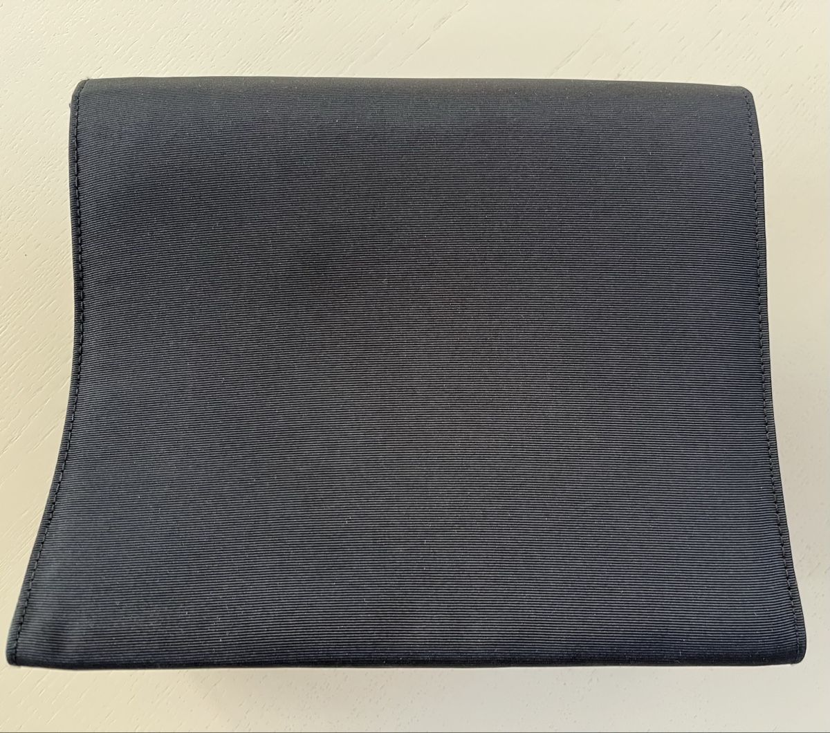 Taschen für Damen: Nagelneue Clutch mit Schleife  – Neu und originalverpackt aus Hünenberg See von spartakus02 1