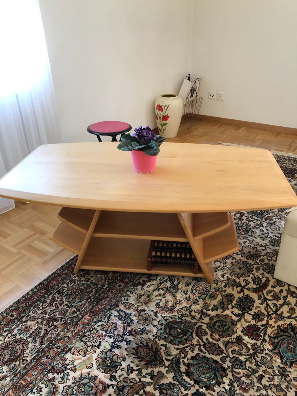 Wohnzimmertisch aus Holz mit Ablage gebraucht 1 Stk (Gebraucht) in Erlen für CHF 100 – nur Abholung auf Ricardo kaufen