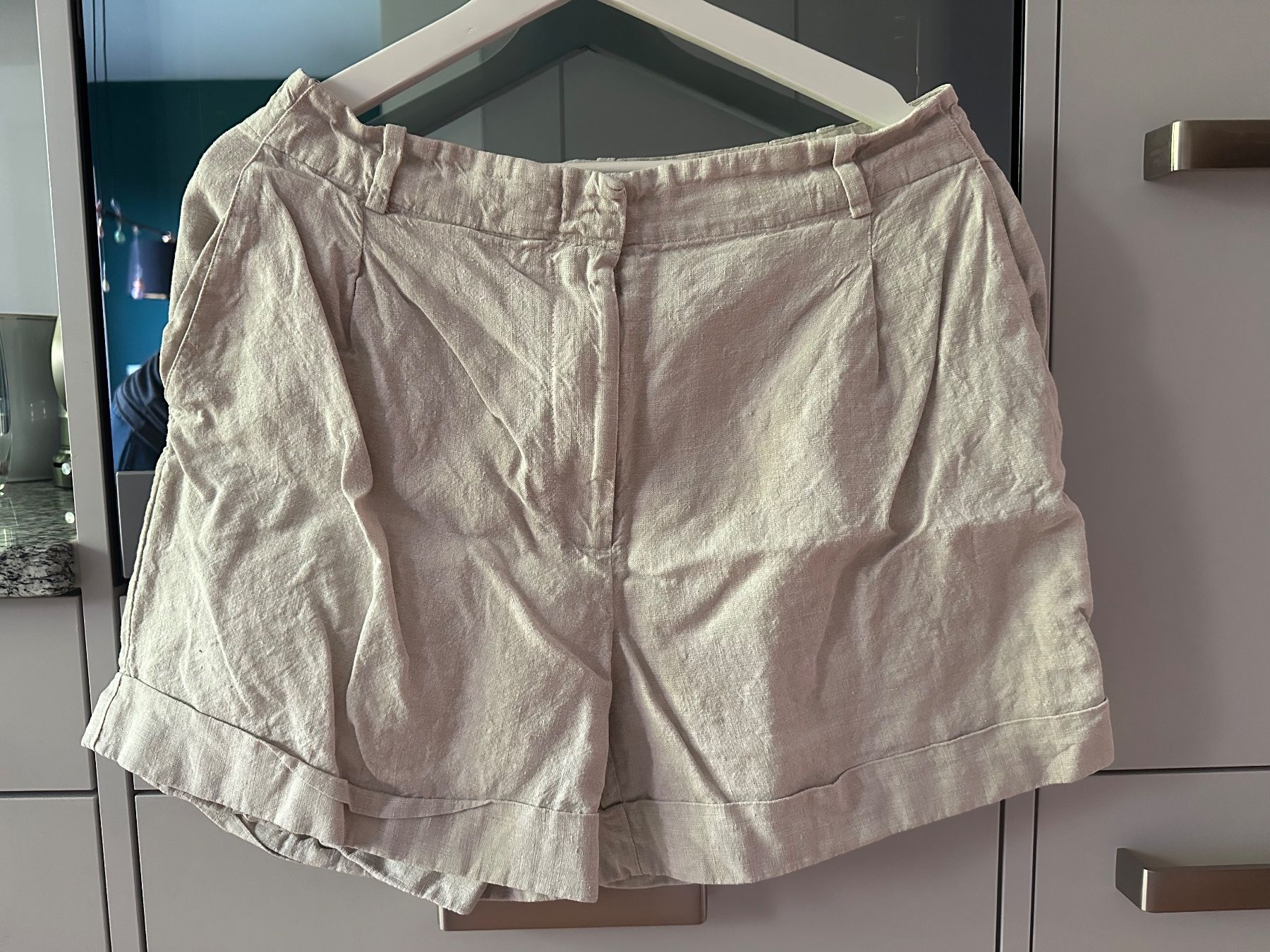 Other Stories Pantaloni: Leinen Shorts "& Other Stories", Grösse 40 – Usato da Bülach venduto da lilolilo333