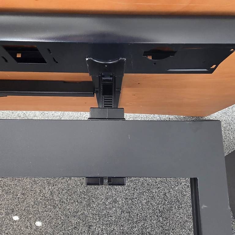 Scrivanie: Elan Euroffice Schreibtisch gebraucht – Usato da Blumenstein venduto da marycherry 1