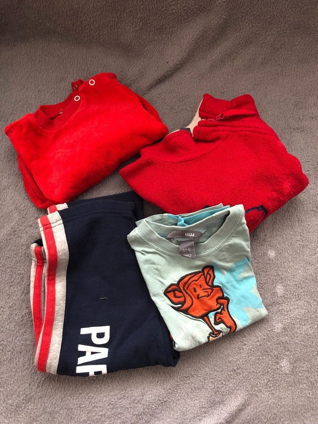 Lotti di vestiti: Babykleider Grösse  80-86 – Usato da Strada venduto da Betflo 1