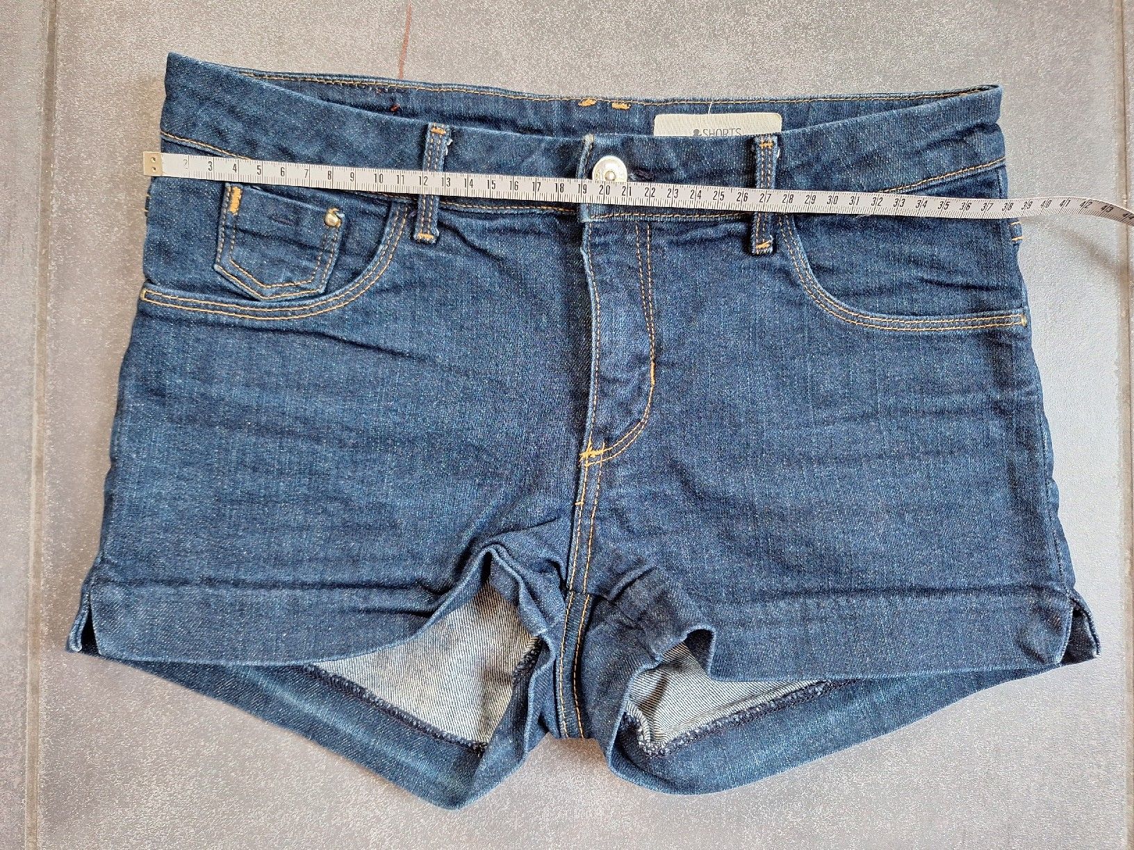 H&M Pantaloni: Shorts von H&M, Grösse 36 – Usato da St.Gallen venduto da dajo0809